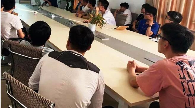 吴双力博士为紫鲸技术团队定期开展物联网技术培训课程